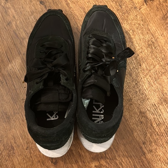 US11 Men Black Nike x Sacai Sneakers - Picture 3 of 4